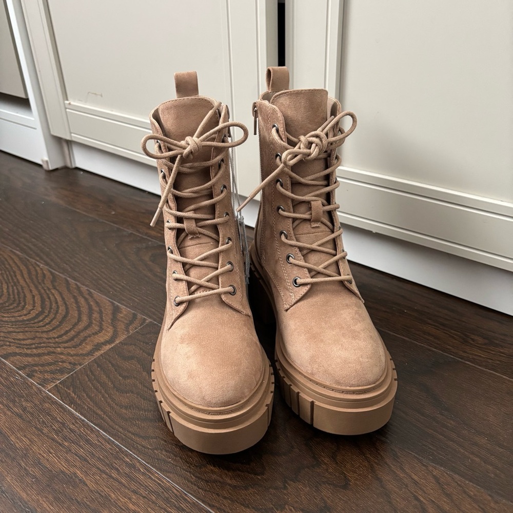 American Eagle Women's Tan Suede Lace-Up Platform chunky Boots